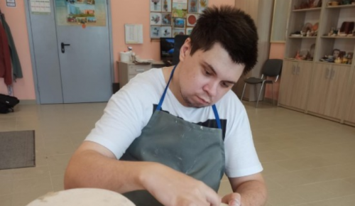 Воспитанники Центра реабилитации инвалидов «Бутово» успешно обучаются гончарному делу
