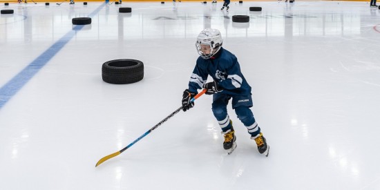 На строительстве ледового дворца в Ясеневе идет монтаж фасада