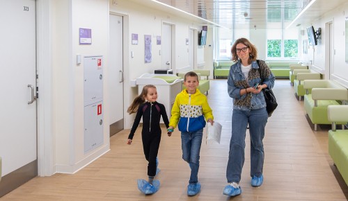 Анастасия Ракова: в Москве медсестер и фельдшеров детских поликлиник освободили от лишних бумажных форм