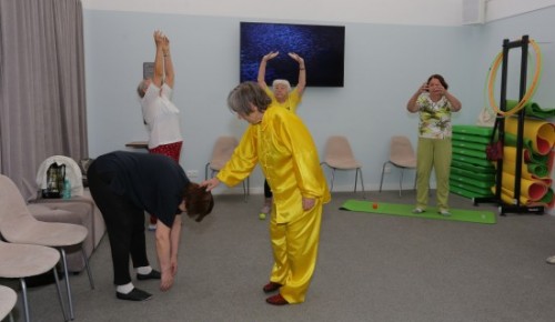 Онлайн-курс оздоровительной гимнастики запустят для долголетов из Теплого Стана