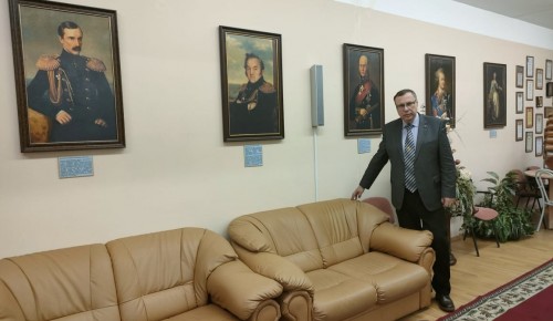 Глава музея школы №536 посетил экспозицию «Легендарный Севастополь»