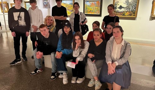 Для десятиклассников из школы №1514 организовали экскурсию в Пушкинский музей
