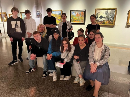 Для десятиклассников из школы №1514 организовали экскурсию в Пушкинский музей