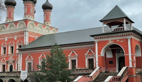 «Долголеты» ЦМД «Гагаринский» посетили экскурсию в Высоко-Петровском монастыре