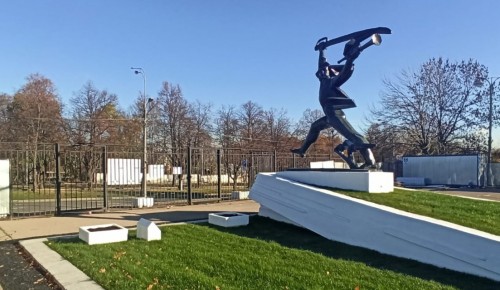 Завершилась реставрация памятника Мальчишу-Кибальчишу на Воробьевых горах