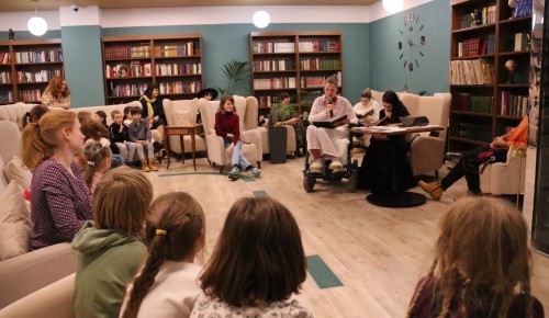 В ЦМД «Ломоносовский» провели презентацию детской книги «Рыжая ведьмочка»