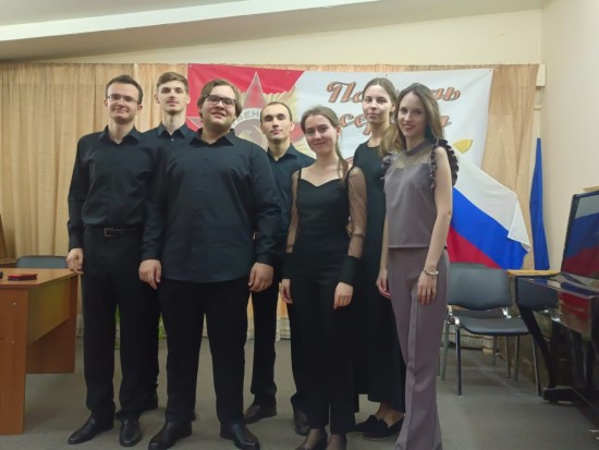Педагоги ДШИ «Юность» выступили на благотворительном концерте в городском совете ветеранов
