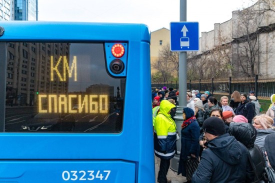 Автобусы во время закрытия участка Калужско-Рижской линии перевезли почти 450 тысяч пассажиров