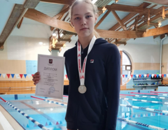 Воспитанница ДЮСШ «Воробьевы горы» завоевала две медали на первенстве Москвы по плаванию 