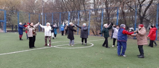 Для пенсионеров Котловки провели мероприятие «Выходи во двор, поиграем»