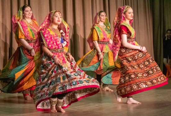 В ЦТДС «Хорошее настроение» долголеты района могут освоить искусство индийского танца