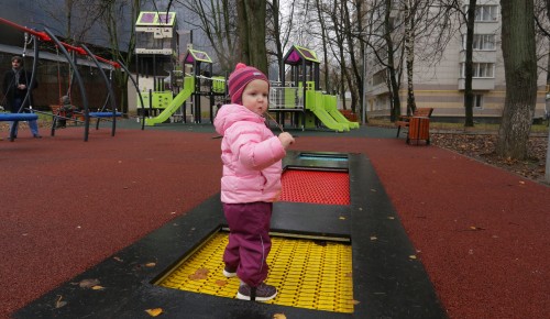 Черёмушки стали разноцветными. Жители района оценили новые детские площадки