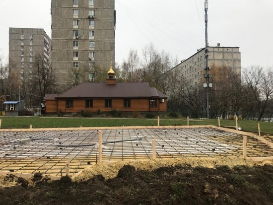 В Конькове началось строительство нового временного храма