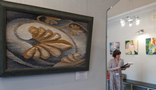 В галерее «Листок» открылась выставка декоративного искусства «Текстильная симфония»