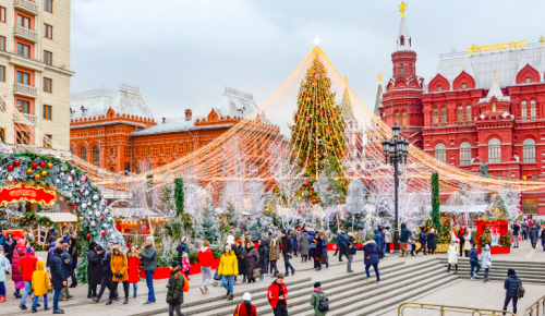 Предложение мэра Москвы выбрать формат новогодних мероприятий вызвало интерес горожан