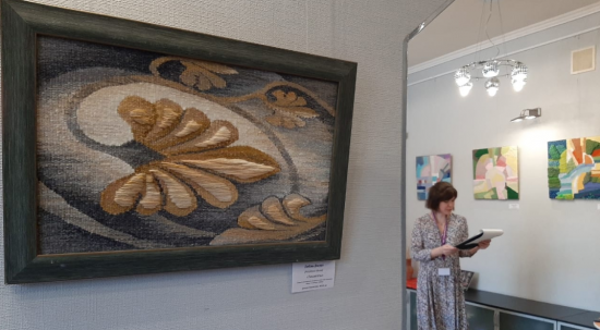 В галерее «Листок» открылась выставка декоративного искусства «Текстильная симфония»