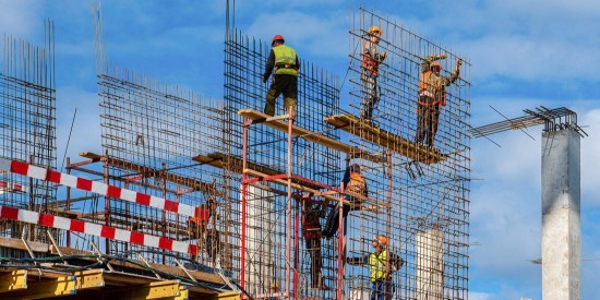 На улице Наметкина возобновили строительство многофункционального комплекса с подземной парковкой