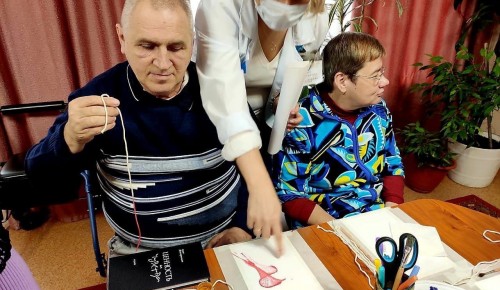 Жителей геронтологического центра «Тропарево» познакомили с ниткографией