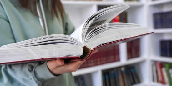 В Ломоносовском районе пройдет встреча с писательницей Ольгой Максимовой