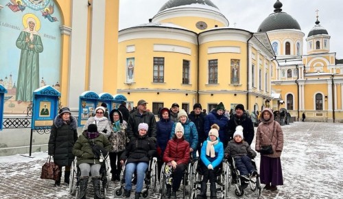 Для жителей геронтологического центра «Тропарево» организовали поездку в Покровский монастырь
