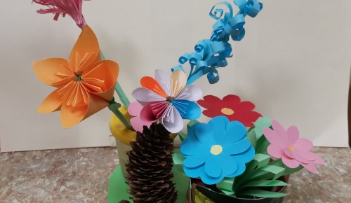 Дети могут сделать подарок для мамы в библиотеке Зюзина