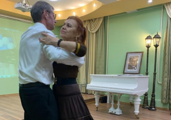 Танцевальный клуб «Ретро» центра «Эврика-Бутово» выступил на вечере авторской песни в библиотеке №186 