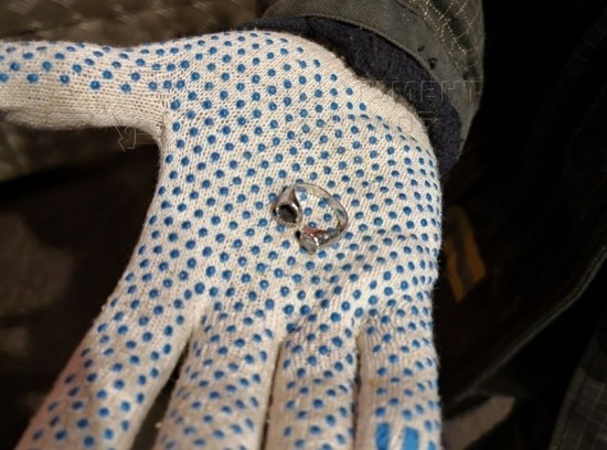 Спасатели помогли бутовчанке, у которой на пальце застряло кольцо