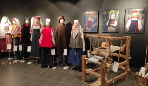 В Академии Андрияки открылась выставка русских народных костюмов