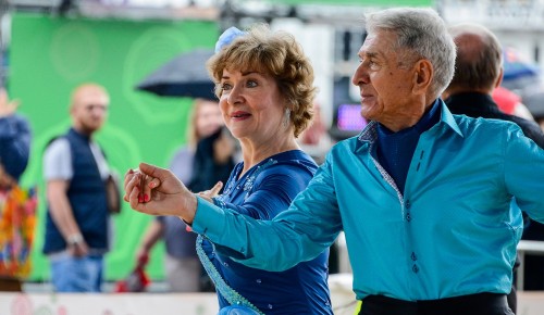 Для долголетов из Бутова проводят занятия по зумбе