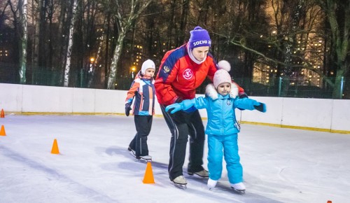 В Воронцовском парке организуют занятия по фигурному катанию для детей