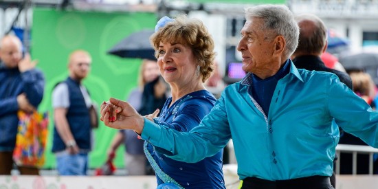 Для долголетов из Бутова проводят занятия по зумбе