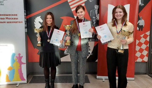 Ученицы ДЮСШ имени Ботвинника завоевали золото на первенствах Москвы по шахматам