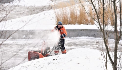 Московские коммунальщики подготовили к зиме более 700 объектов в Донецке
