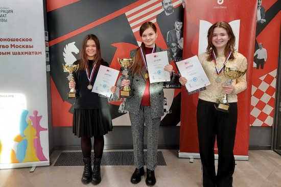 Ученицы ДЮСШ имени Ботвинника завоевали золото на первенствах Москвы по шахматам