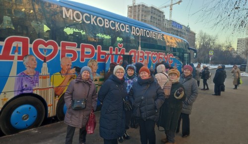 «Долголеты» Академического района с экскурсией посетили усадьбу Лопасня-Зачатьевское