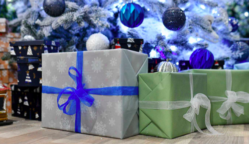 В столице открылись еще 19 пунктов сбора новогодних подарков проекта «Москва помогает»