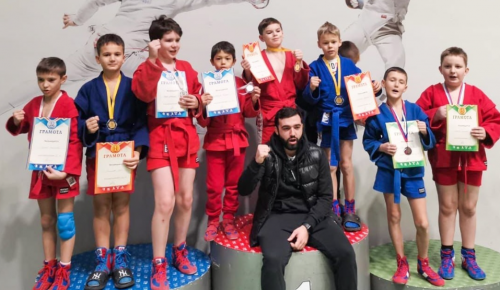 Ученики школы №2109 завоевали 20 медалей на открытом турнире по самбо среди юниоров 
