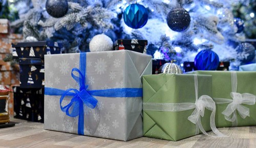 В столице открылись еще 19 пунктов сбора новогодних подарков проекта «Москва помогает»