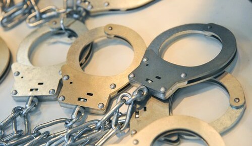 Полицейские задержали на ул. Поляны подозрительного прохожего с наркотиками