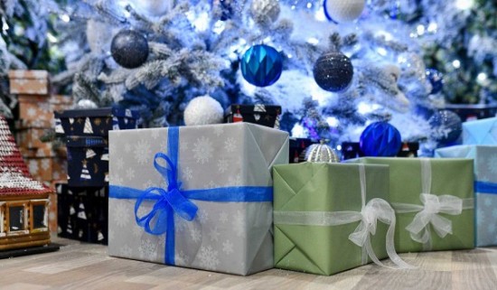 Первые 30 тысяч новогодних подарков от мэра Москвы отправились детям Донецка и Луганска