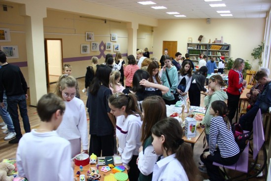 В школе №1536 прошла благотворительная ярмарка