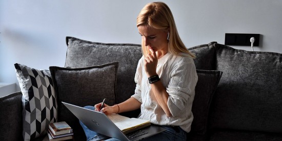 Жители ЮЗАО могут записаться онлайн на прием к специалистам отделов соцзащиты