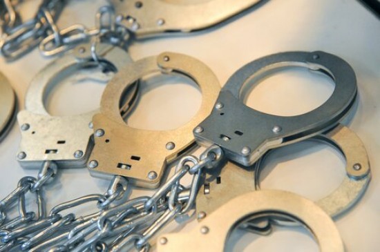 Полицейские задержали на ул. Поляны подозрительного прохожего с наркотиками