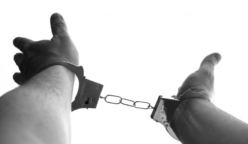 На Ломоносовском проспекте задержан мужчина, подозреваемый в сбыте наркотиков