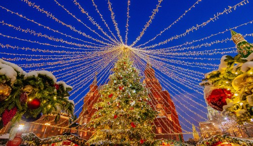 В Москву по приглашению мэра прибыли первые семьи участников СВО для празднования Нового года