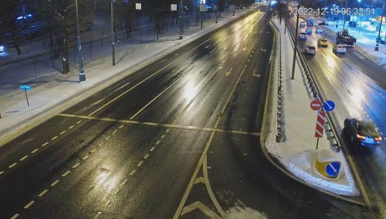 Городские службы продолжают в круглосуточном режиме  ликвидировать последствия мощного снегопада