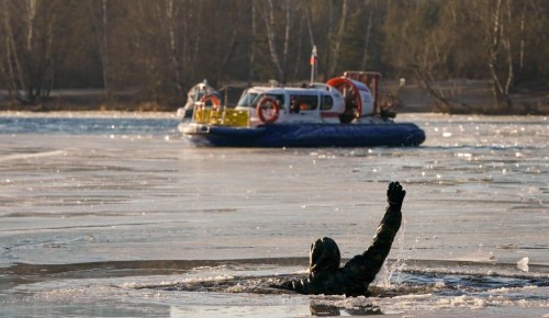 Введено усиленное патрулирование столичных рек и водоемов из-за хрупкого льда