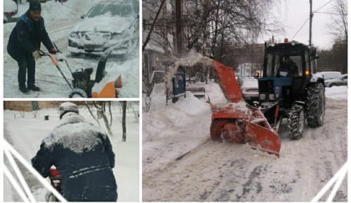 Сотрудники Жилищника Ломоносовского района в усиленном режиме расчищают дороги