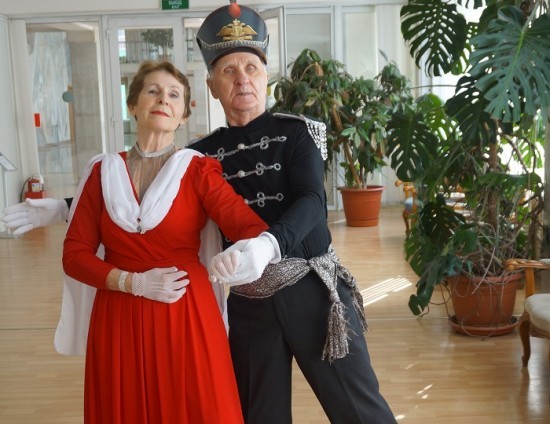 Долголетов из Зюзина научат вальсировать