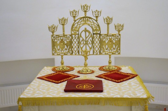 В храме Патриарха Московского в Зюзине завершена установка иконостаса
